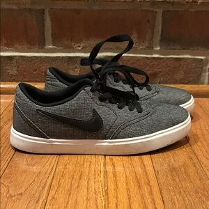Nike Charcoal and Black Casual Shoes
